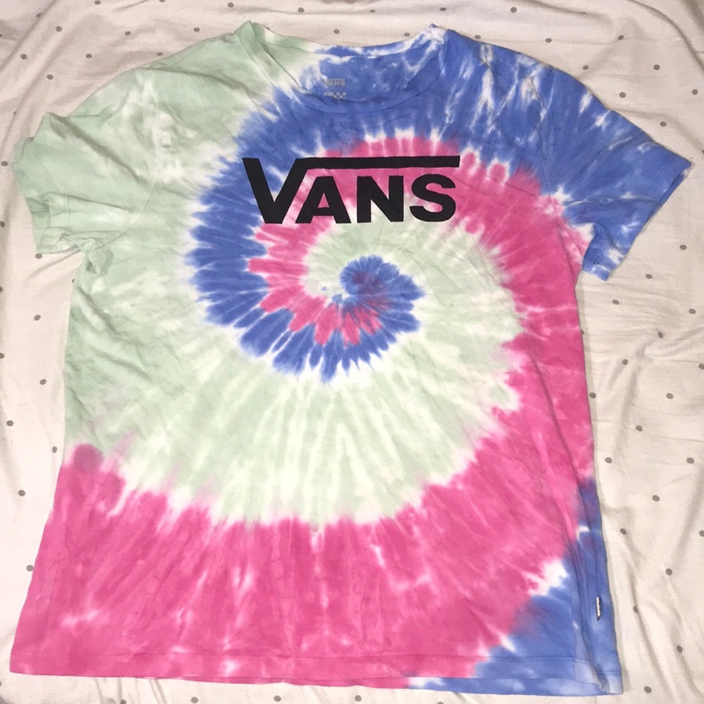 Vans, tie-dye T-shirt